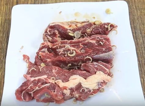 Bò ủ rơm sả độc đáo, lạ miệng đưa cơm