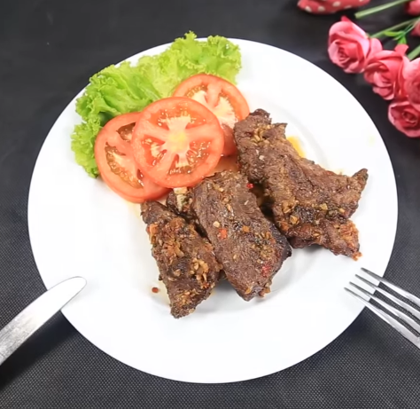 Bò ủ rơm sả độc đáo, lạ miệng đưa cơm