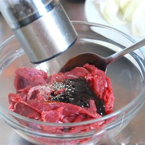 Cách làm bò xào hành tây