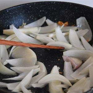 Cách làm bò xào hành tây