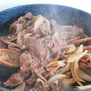 Cách làm bò xào hành tây