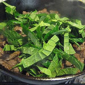 Cách làm bò xào lá lốt