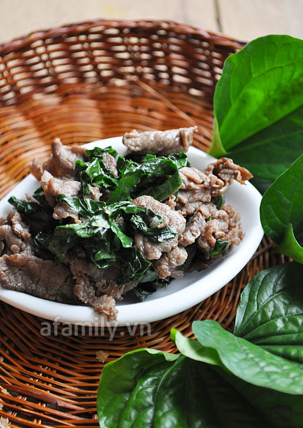 Bò xào lá lốt ấm lòng ngày mưa