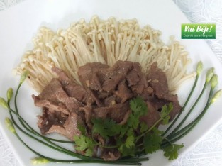 Bò xào nấm kim châm