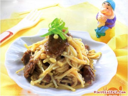 Bò xào nấm kim châm