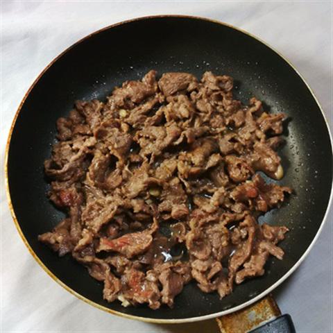 Cách làm bò xào ớt chuông đỏ