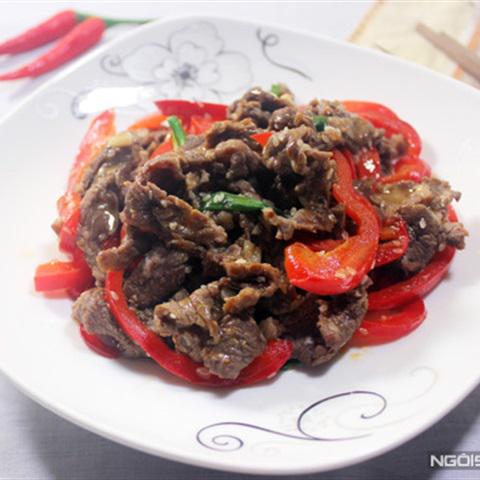 Cách làm bò xào ớt chuông đỏ