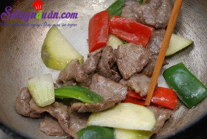 Bò xào xoài xanh thơm ngon lạ miệng