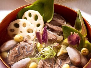 Bông atiso tiềm bắp bò 