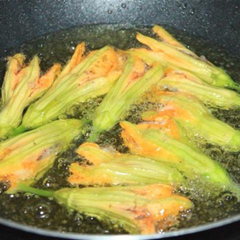 Cách làm bông bí nhồi tôm thịt