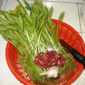 Cách làm bông bí xào thịt