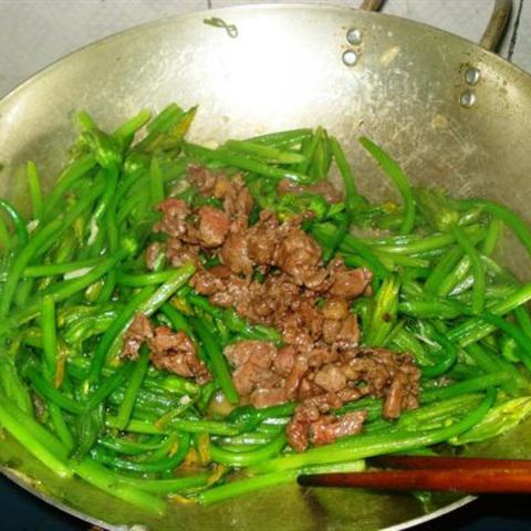 Cách làm bông bí xào thịt