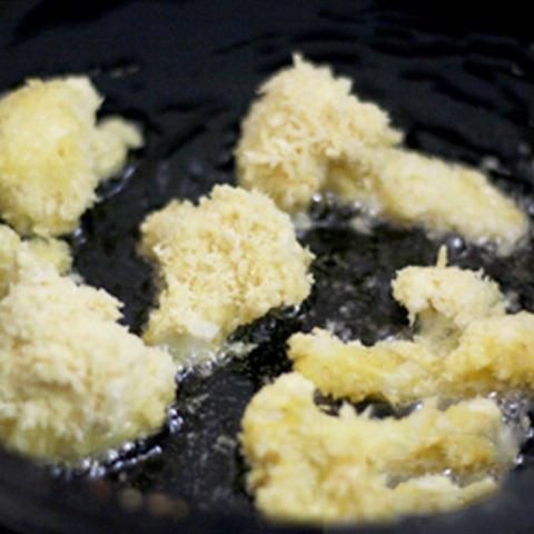 Cách làm bông cải chiên xù