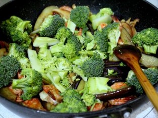 Bông cải, nấm xào tôm