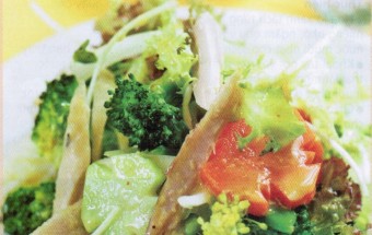 Bông cải trộn gà xé hấp dẫn