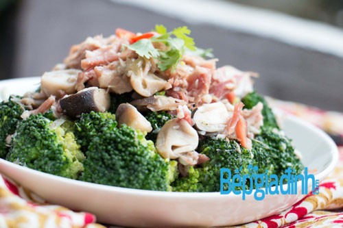 Bông cải xanh xào thịt hộp