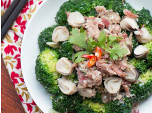 Bông cải xanh xào thịt hộp