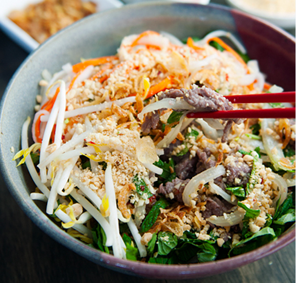 Bữa ăn hấp dẫn hơn với Bún bò trộn chua ngọt