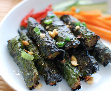 Bữa cơm ngày rằm ngon hơn với cách làm chả lá lốt chay đơn giản