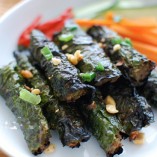 Bữa cơm ngày rằm ngon hơn với cách làm chả lá lốt chay đơn giản