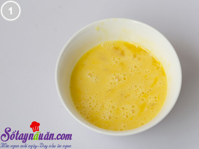 Bữa sáng ngon miệng cơm rang trứng cuộn