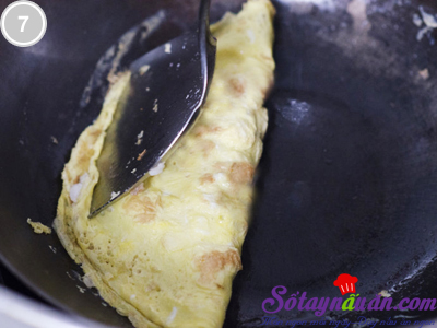 Bữa sáng ngon miệng cơm rang trứng cuộn