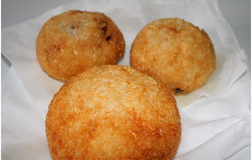 Bữa sáng ngon miệng với bánh cuộn cà phê thơm nức mũi