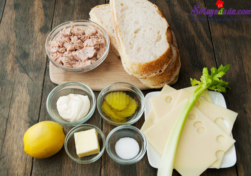 Bữa sáng nhanh gọn với bánh mì kẹp cá ngừ