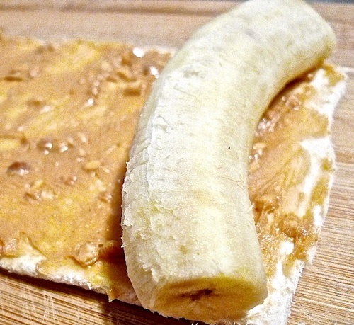 Bữa sáng nhanh gọn với bánh nho ôliu thơm lừng