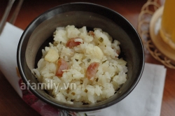 Bữa sáng thơm ngon với xôi sắn nóng hổi