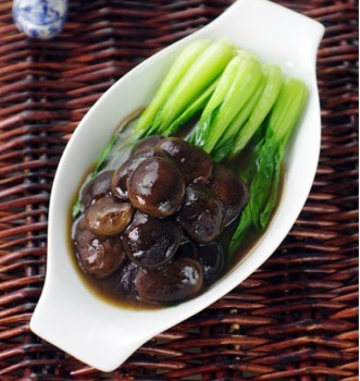 Bữa tối thanh đạm với món chay rau cải sốt nấm