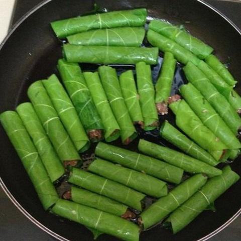 Cách làm bún bò cuốn lá lốt