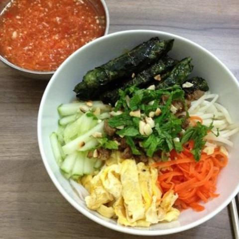 Cách làm bún bò cuốn lá lốt