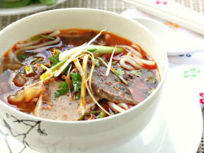 Bún bò Huế thơm ngon