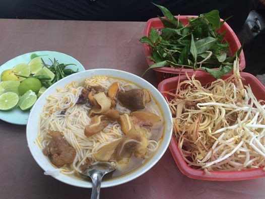 Bún bò rau răm