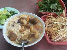 Bún bò rau răm