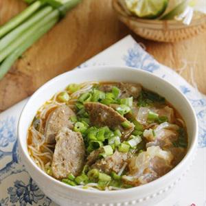 Cách nấu bún bò viên và gân bò