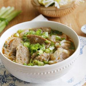 Cách nấu bún bò viên và gân bò