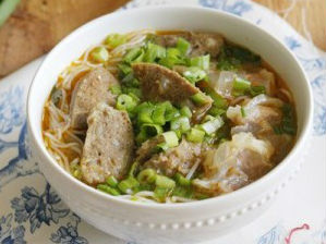 Bún bò viên và gân bò