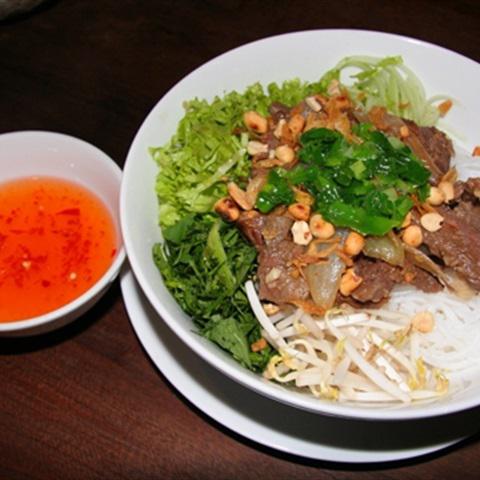 Cách làm bún bò xào kiểu Nam Bộ