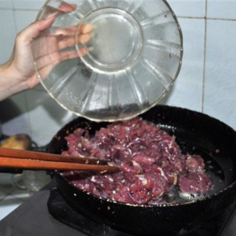 Cách nấu bún bò xào Nam bộ