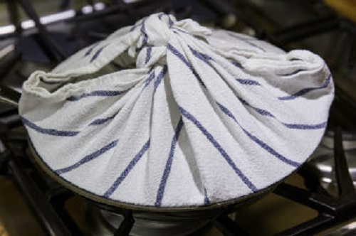 Bún chiên nấm hương và thịt giòn rụm, thơm ngon