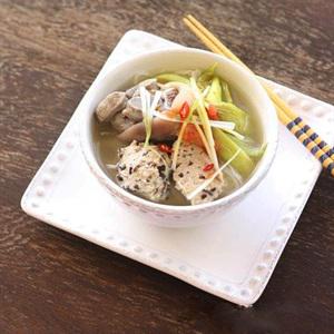 Cách nấu bún dọc mùng giò sống