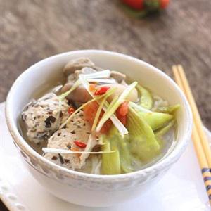 Cách nấu bún dọc mùng giò sống