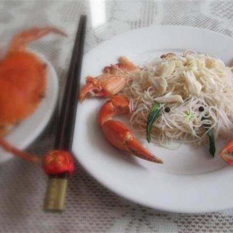 Cách làm bún gạo xào thịt cua
