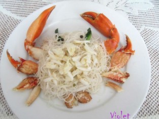 Bún gạo xào thịt cua