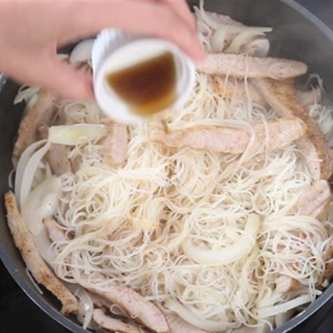 Cách làm bún khô xào thịt heo
