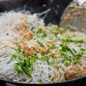 Cách làm bún khô xào tôm