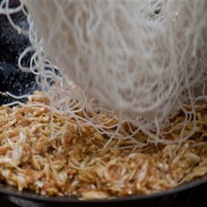 Cách làm bún khô xào tôm