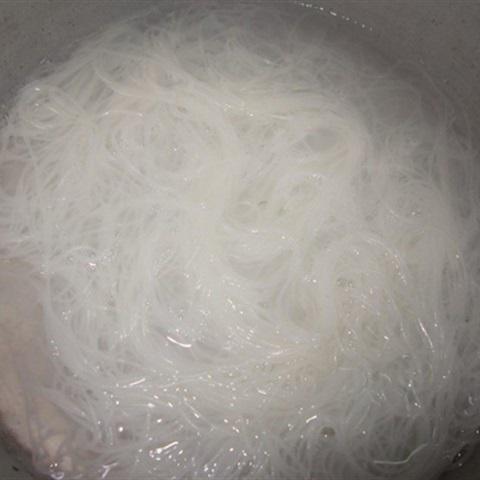 Cách làm bún khô xào trứng